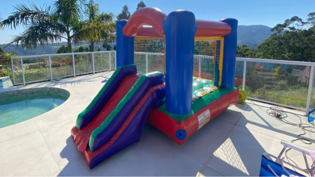 Castelinho com Escorregador Inflável Indoor para aluguel em festa infantil na Zona Leste de São Paulo - Luck Kids (opção 4)
