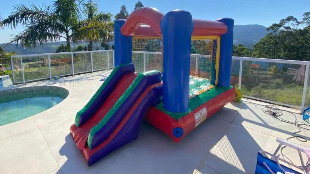 Castelinho com Escorregador Inflável Indoor para aluguel em festa infantil na Zona Leste de São Paulo - Luck Kids (opção 4)