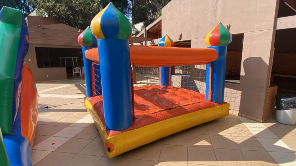 Castelo Inflável para aluguel em festa infantil na Zona Leste de São Paulo - Luck Kids (opção 9)