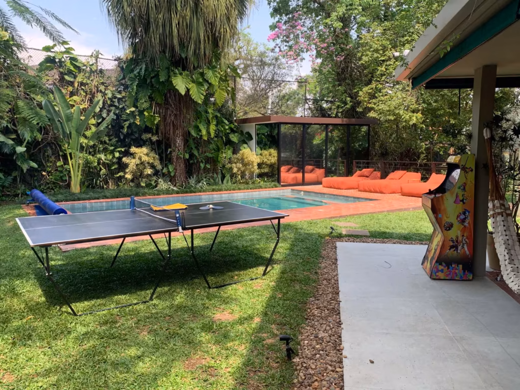 Mesa de Ping Pong para grupos grandes atendem a diversas faixas etárias